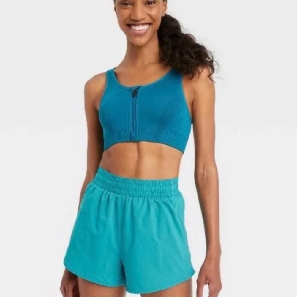 *Mid-Rise Run Shorts 3"